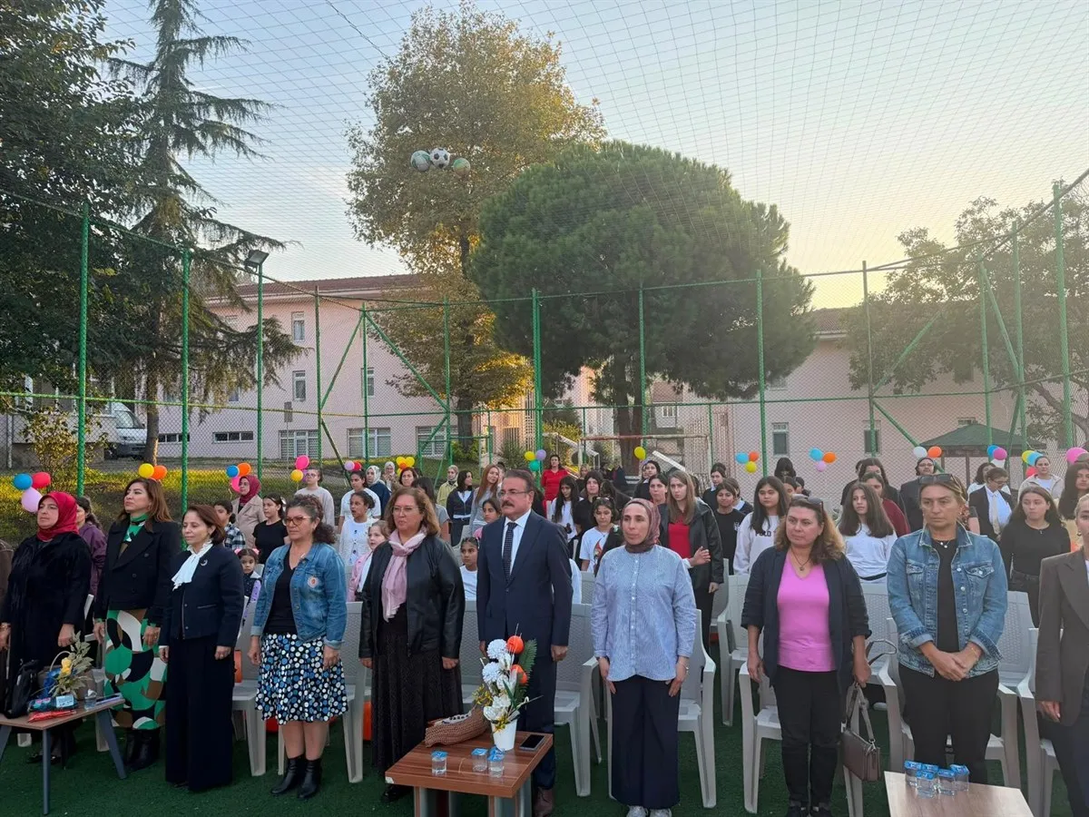Karamürsel Kaymakamı İnan ve eşi Sedef İnan dünya kız çocukları etkinliğine katıldı