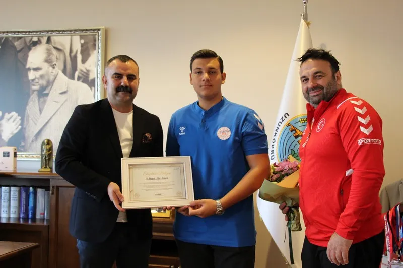 Uzunköprü Belediyesi: Uzunköprümüzün sporcularıyla gurur duyuyoruz