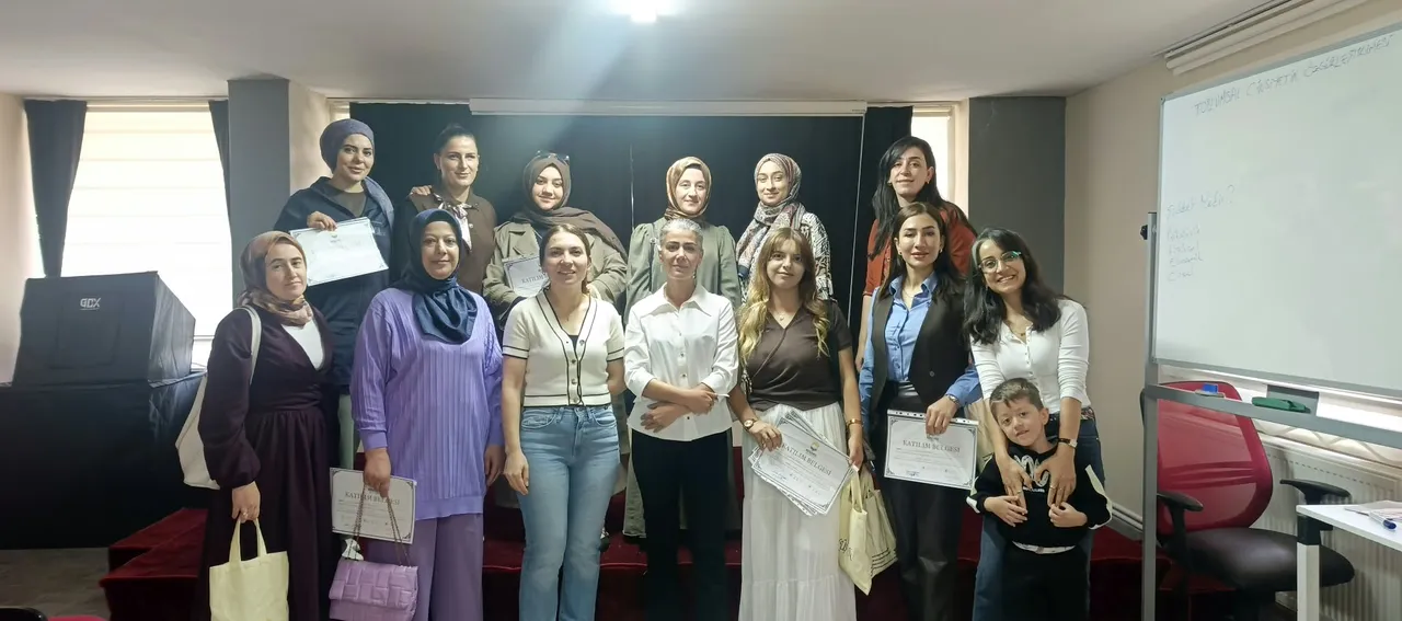 Toplumsal cinsiyetin özgürleştirilmesi ve şiddetle mücadele atölyesi