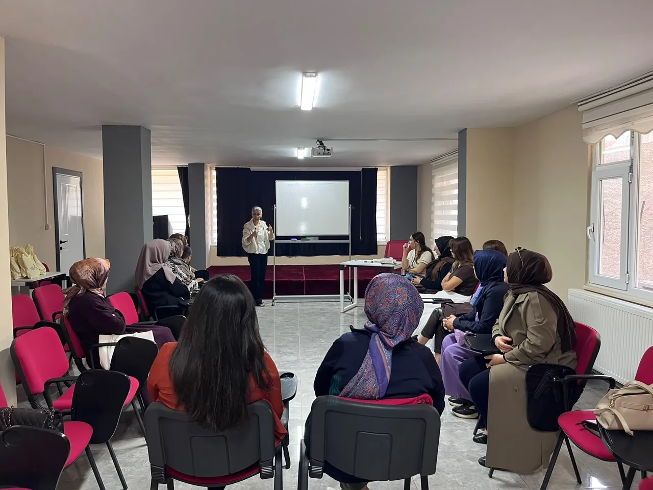 Toplumsal cinsiyetin özgürleştirilmesi ve şiddetle mücadele atölyesi
