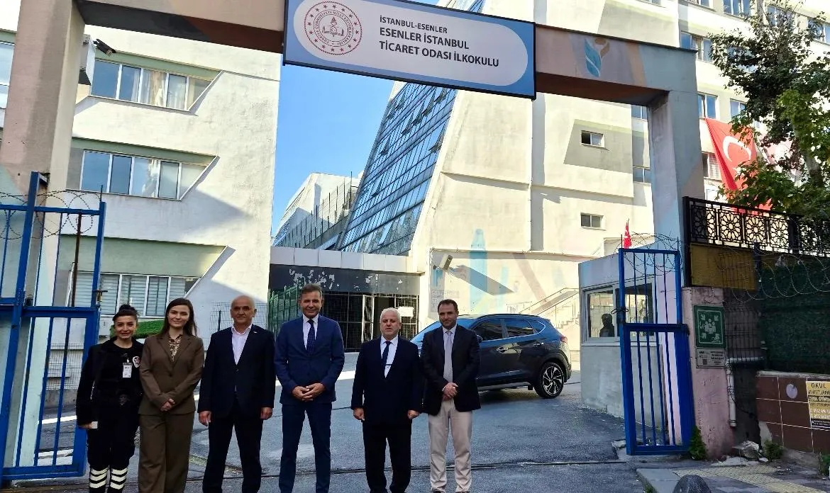 Esenler Kaymakamından minik öğrencilere ziyaret