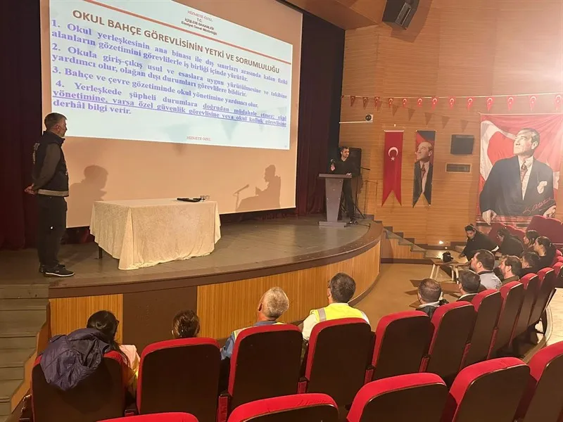 Muratlı’daki okullarda görev yapan bahçe görevlilerine okul güvenliğine ilişkin eğitim verildi