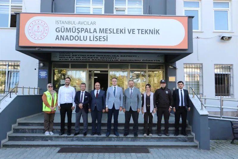 Avcılar Kaymakamı Burhan’dan Gümüşpala Mesleki ve Teknik Anadolu Lisesine ziyaret