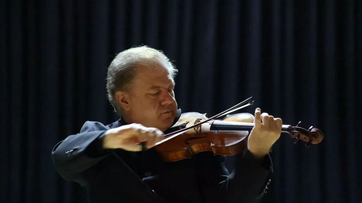 ÇOMÜ’de Müzik Zirvesi: Ünlü keman virtüözü Cihat Aşkın Çocuk Korosu ve sanatseverlerle buluştu