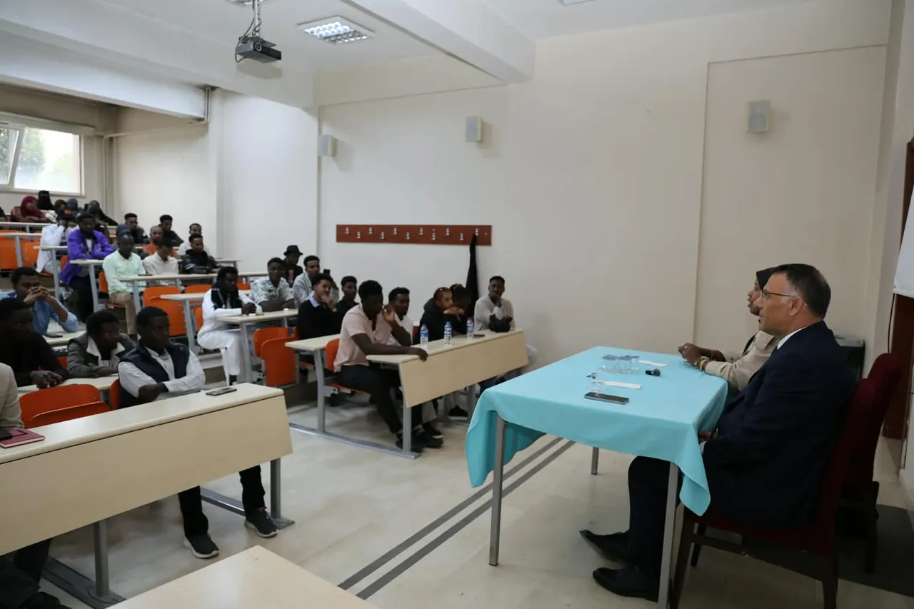Iğdır Üniversitesinden Somali’ye dostluk köprüsü: Rektör Gürel Somalili Öğrencilerle buluştu