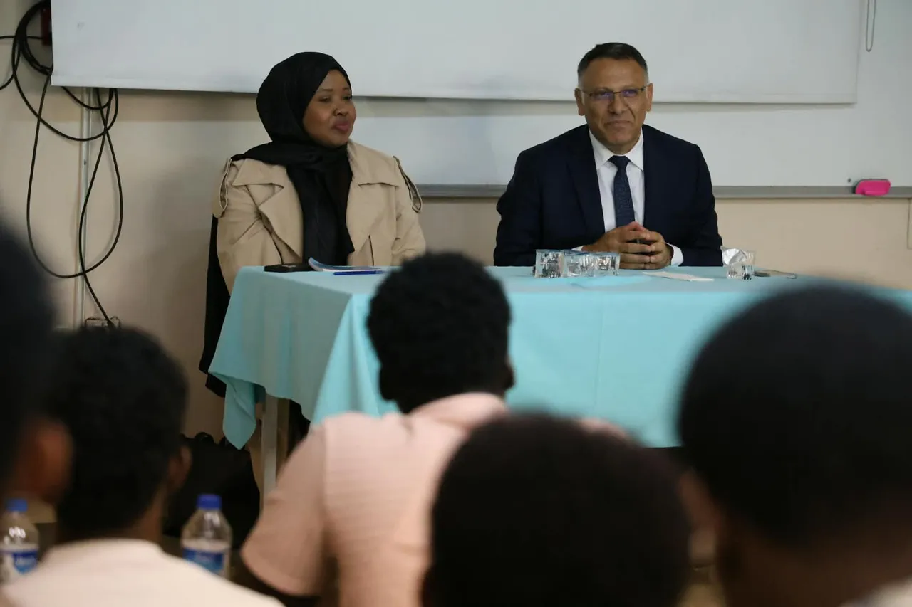Iğdır Üniversitesinden Somali’ye dostluk köprüsü: Rektör Gürel Somalili Öğrencilerle buluştu