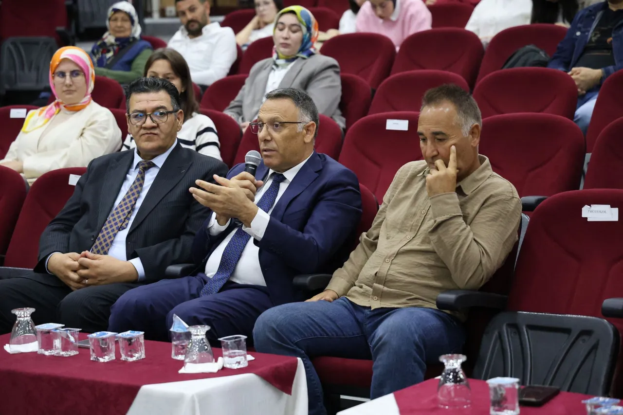 Iğdır Üniversitesinde “Sürdürülebilir Ekosistem İçin Anız Yakma” paneli