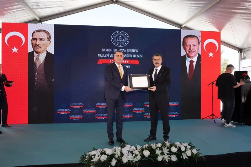 Dikili Bayburt'lu Hasan Şentürk Mesleki ve Teknik Anadolu Lisesinin açılışı gerçekleştirildi