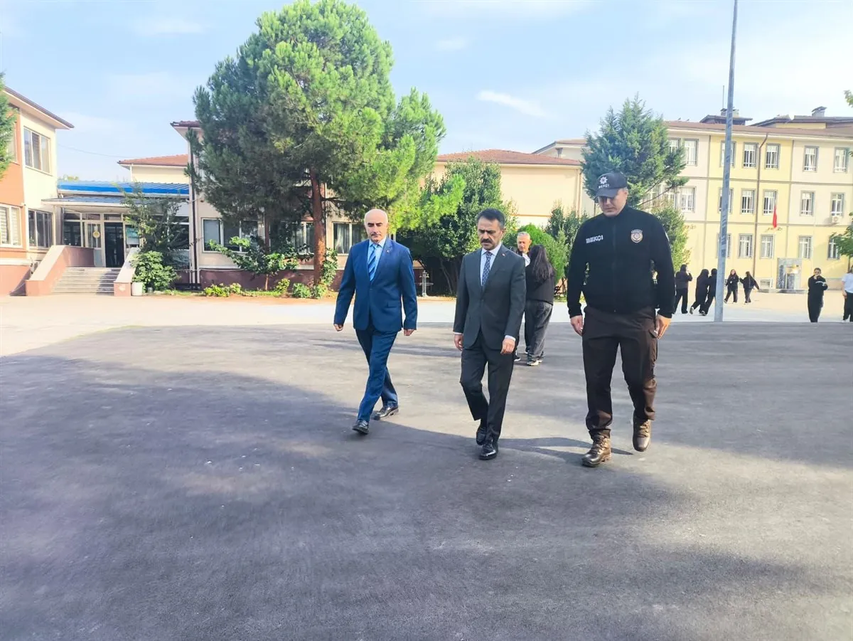 Vali Aktaş, Haftaya İzmit Zübeyde Hanım Kız Mesleki ve Teknik Anadolu Lisesi ziyareti ile başladı