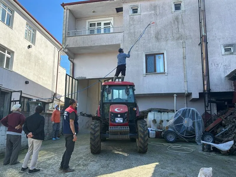 Kahverengi kokarca ile mücadele kapsamında ilaçlama çalışması gerçekleştirildi