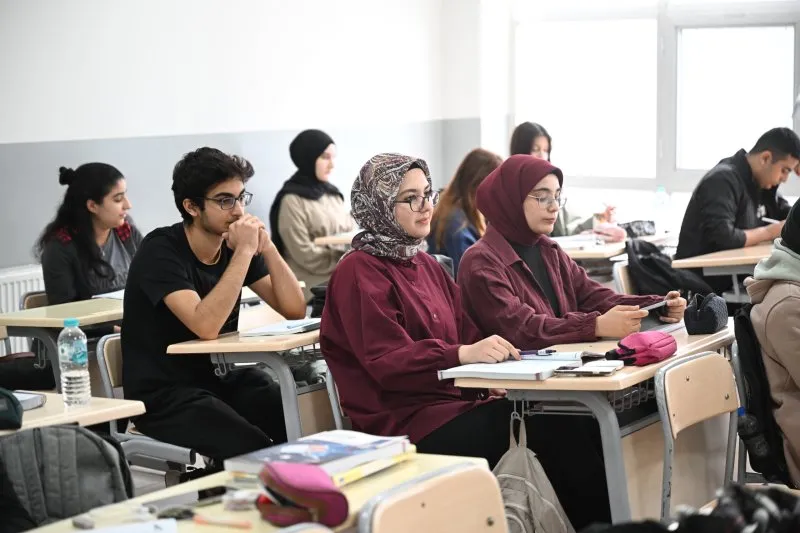Kernek Külliyesi’nde 200 öğrenci üniversiteye hazırlanıyor