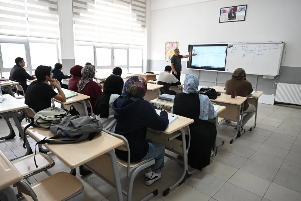 Kernek Külliyesi’nde 200 öğrenci üniversiteye hazırlanıyor