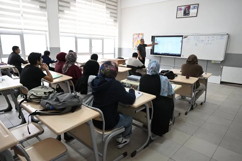 Kernek Külliyesi’nde 200 öğrenci üniversiteye hazırlanıyor