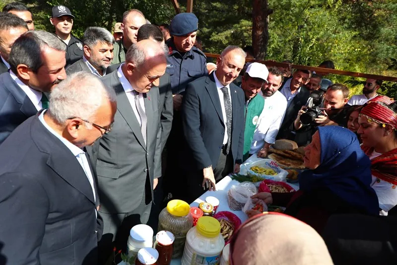 Vali Erol, Akkuş Şeker Fasulyesi Hasat Şenliği’ne katıldı