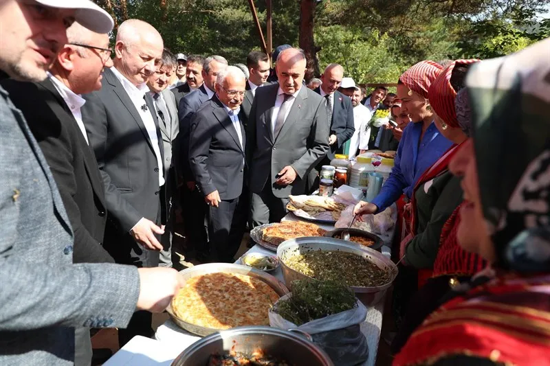 Vali Erol, Akkuş Şeker Fasulyesi Hasat Şenliği’ne katıldı