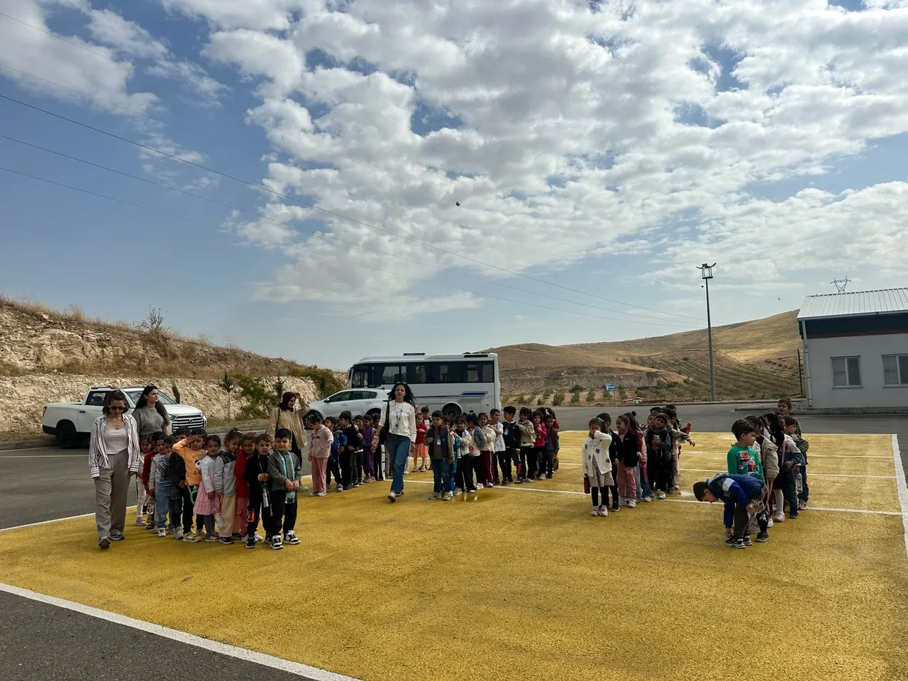 Minik öğrencilerden can dostlara ziyaret