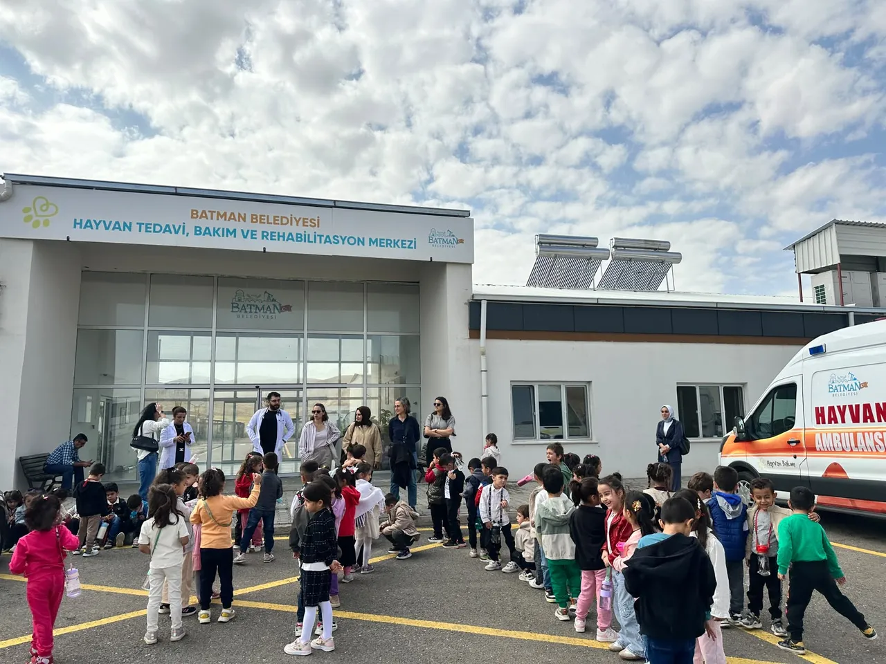 Minik öğrencilerden can dostlara ziyaret