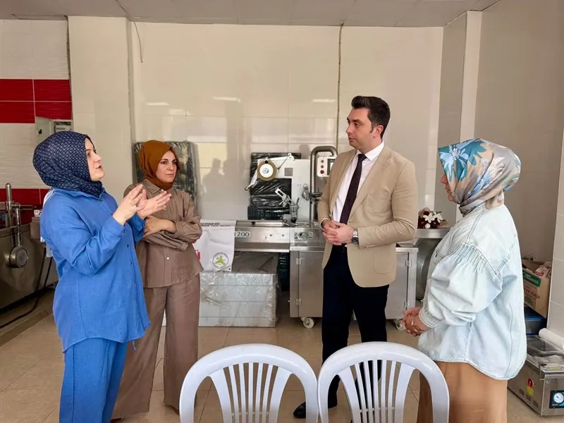 Kabataş’ta kadın emeği: Kaymakamımız Ali can ULUDAĞ ceviz helvası üretimini inceledi