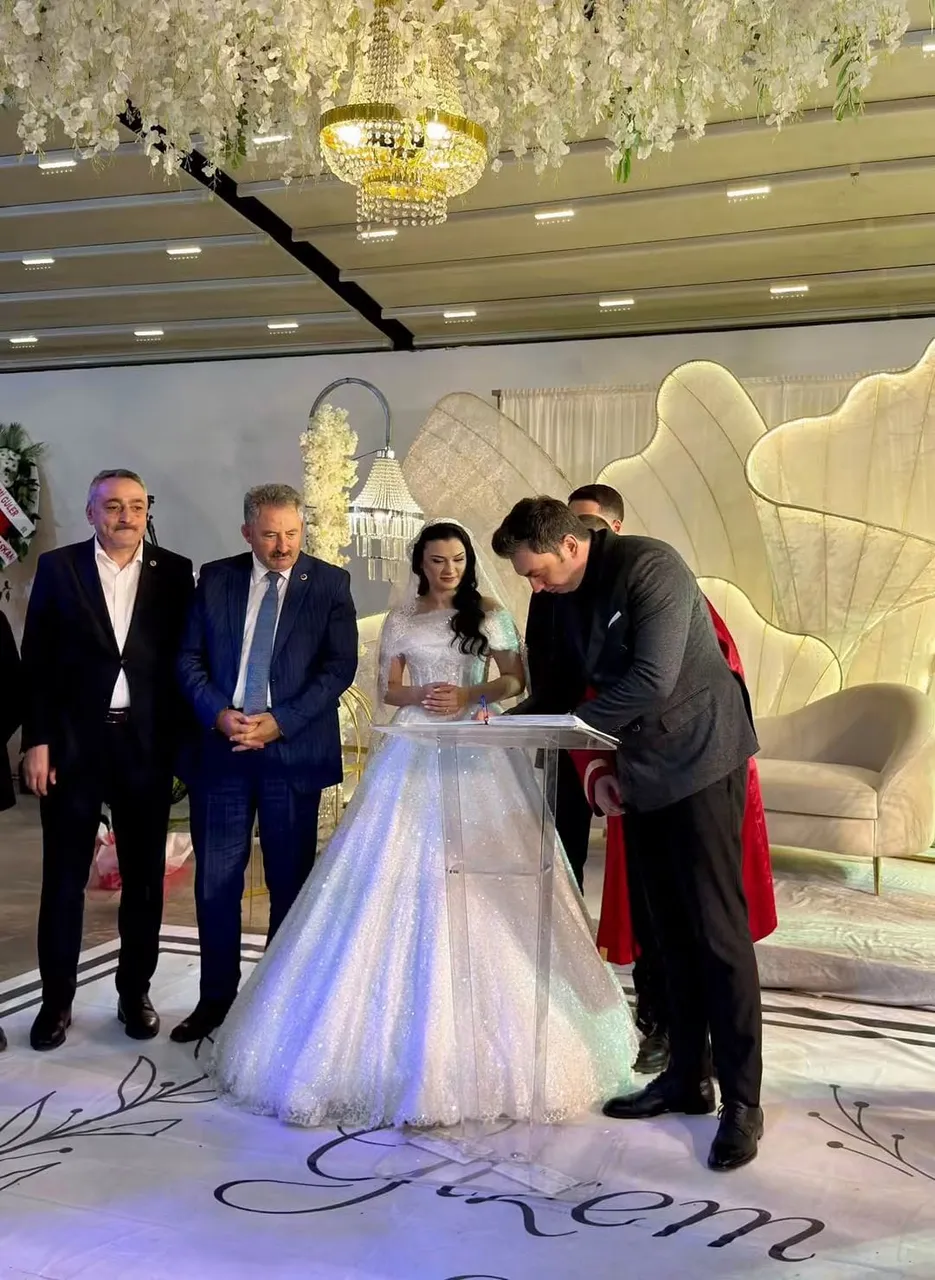 Kabataş Kaymakamı Ali can uludağ, genç çiftin mutluluğuna ortak oldu