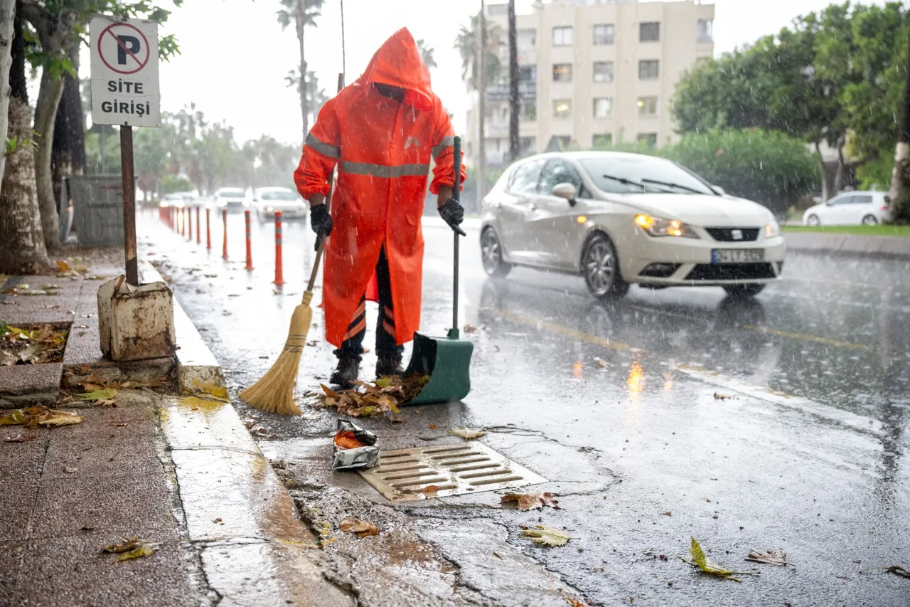 Mersin’de sağanak yağış uyarısı: Büyükşehir ve Meski teyakkuzda