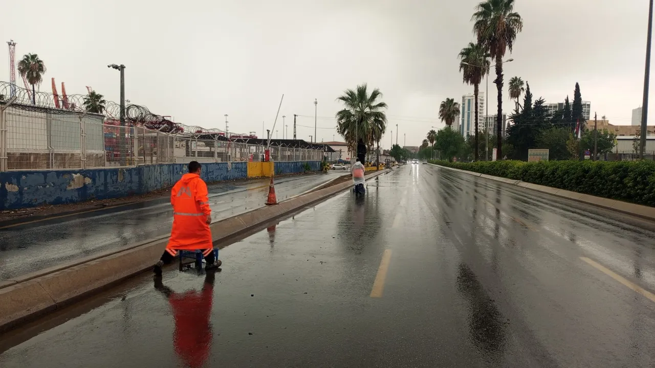 Mersin’de sağanak yağış uyarısı: Büyükşehir ve Meski teyakkuzda