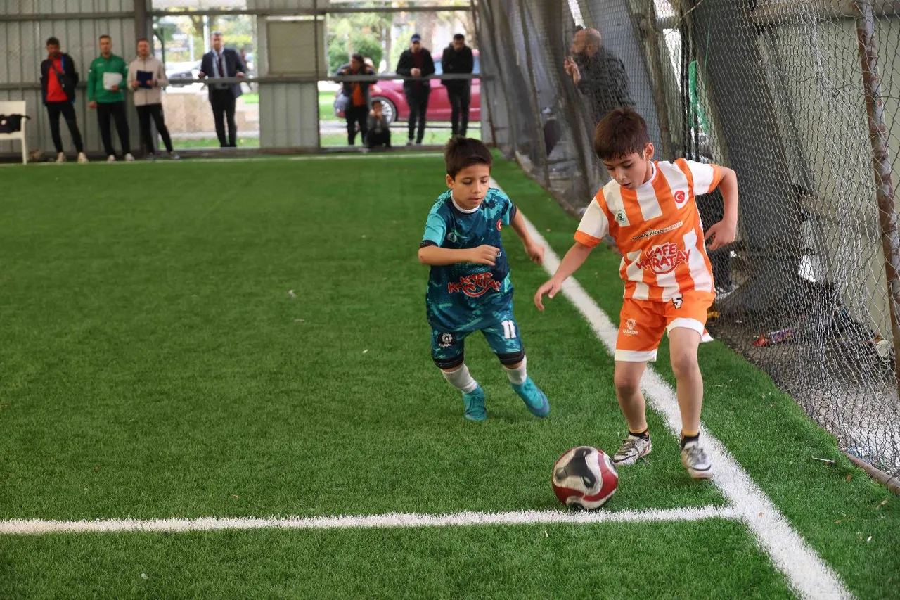 Karatay’da Geleneksel İlkokullar arası dostluk ve kardeşlik Futbol Turnuvası başladı