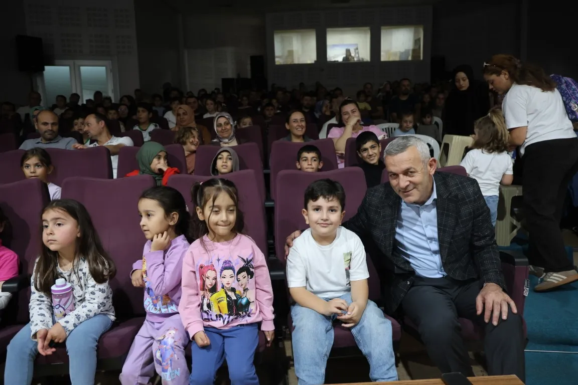 Kartepe’de sanatın perdesi her yaş için açılıyor