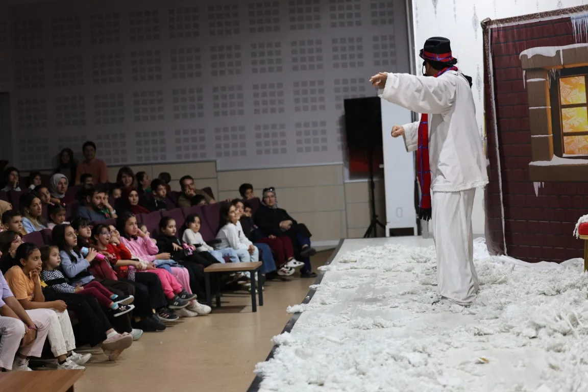 Kartepe’de sanatın perdesi her yaş için açılıyor