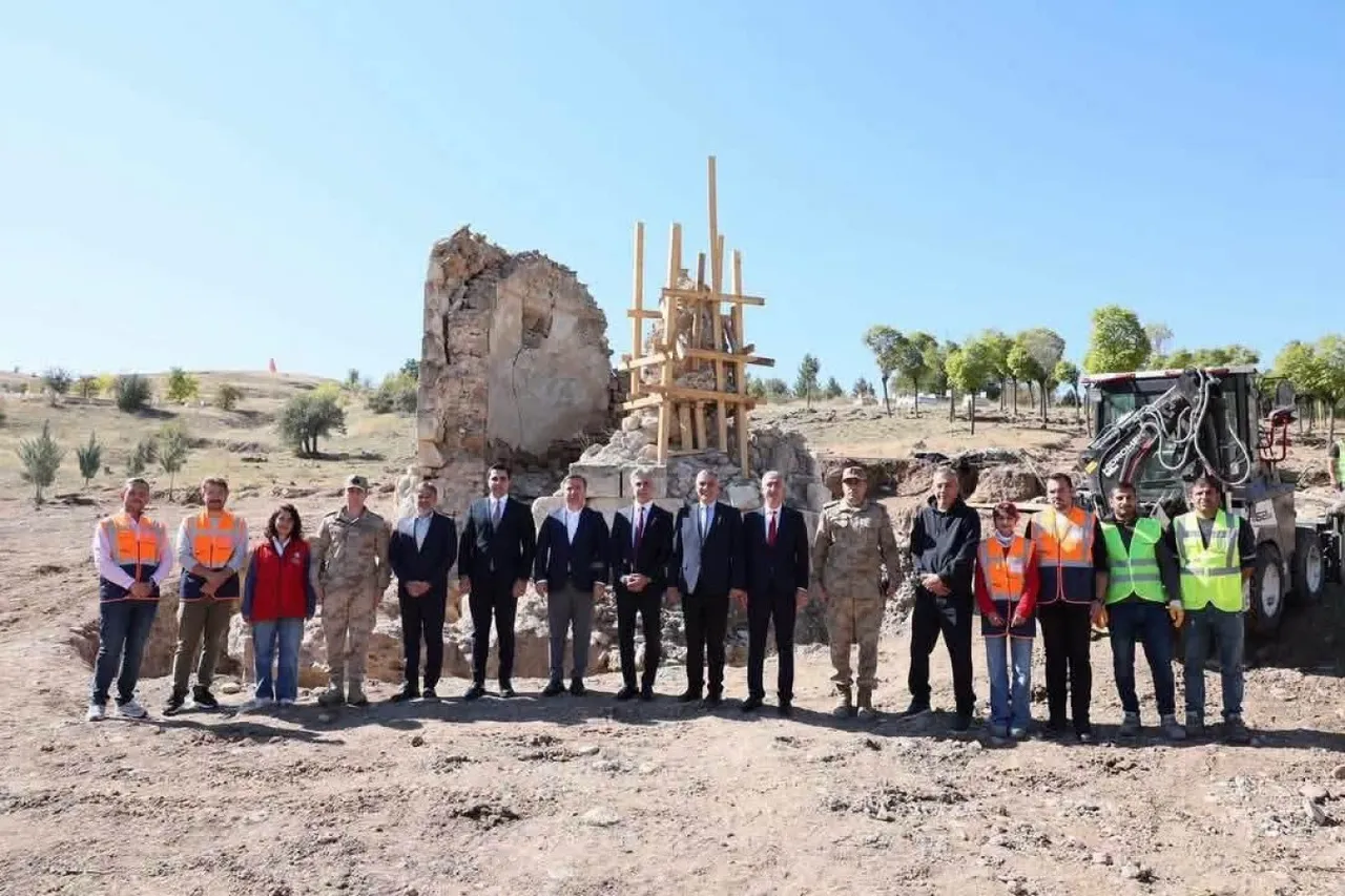 Sultanmelik türbesi restorasyonu yerinde takip edildi