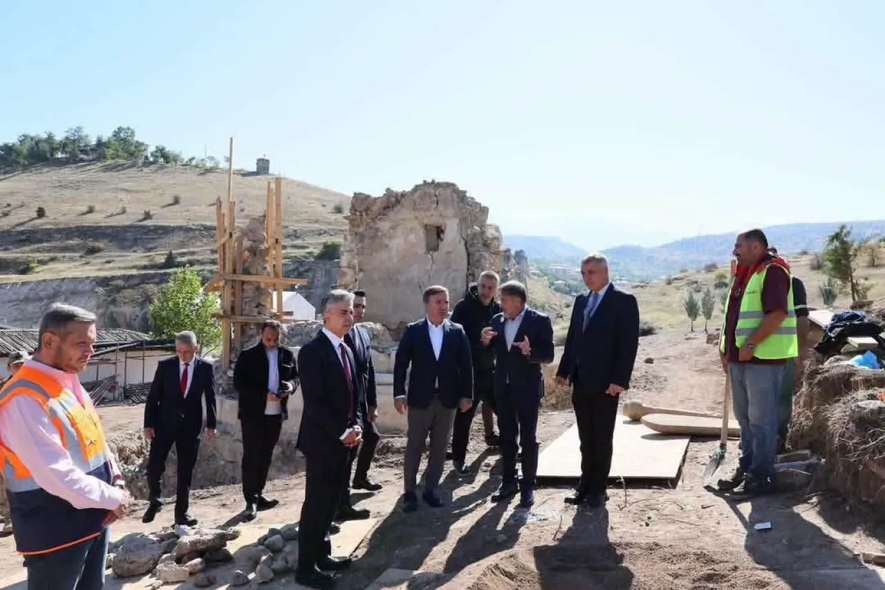 Sultanmelik türbesi restorasyonu yerinde takip edildi