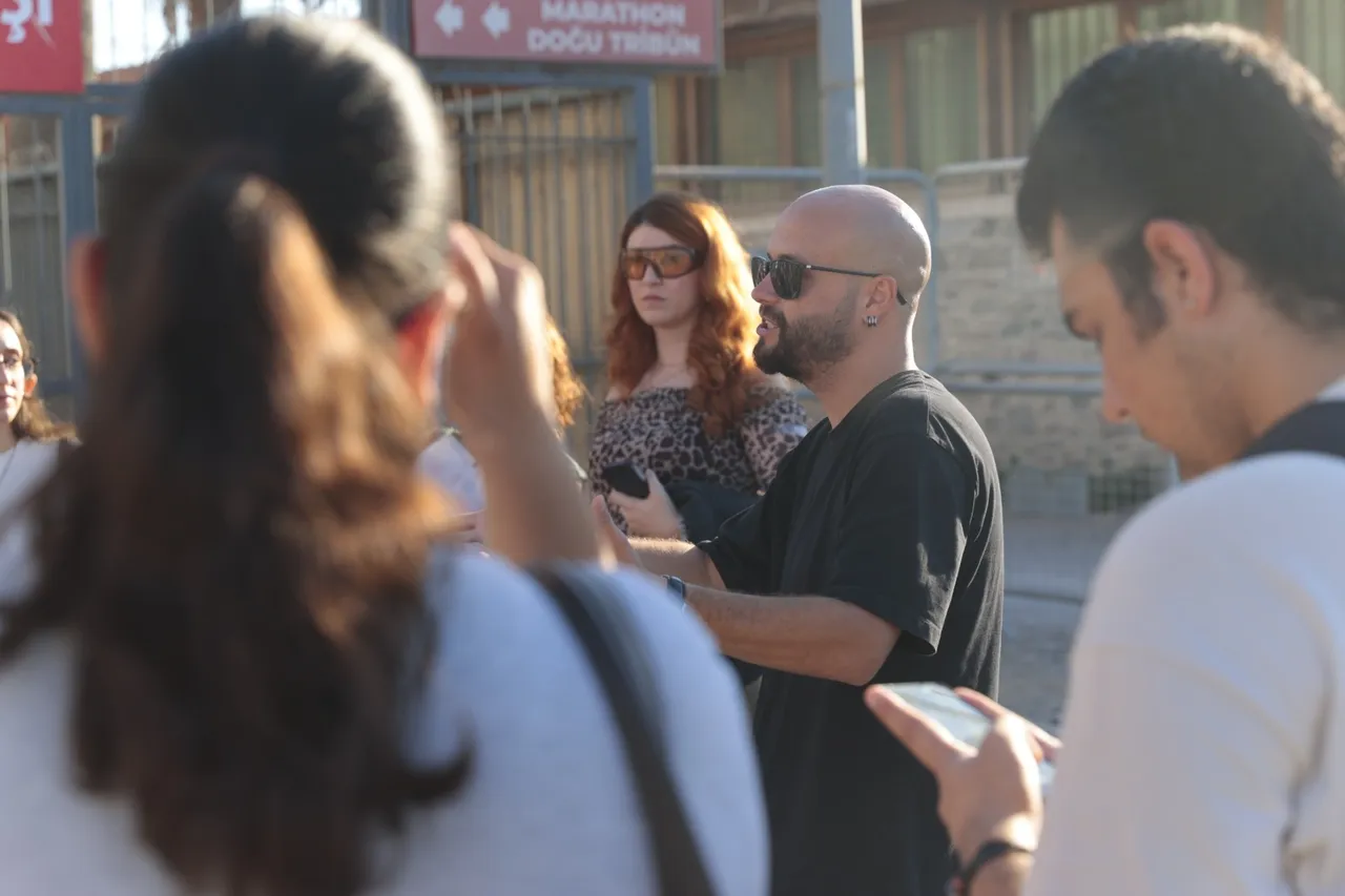 Konak'lı gençler yerel tarih gezisiyle Alsancak’ı keşfe çıktı