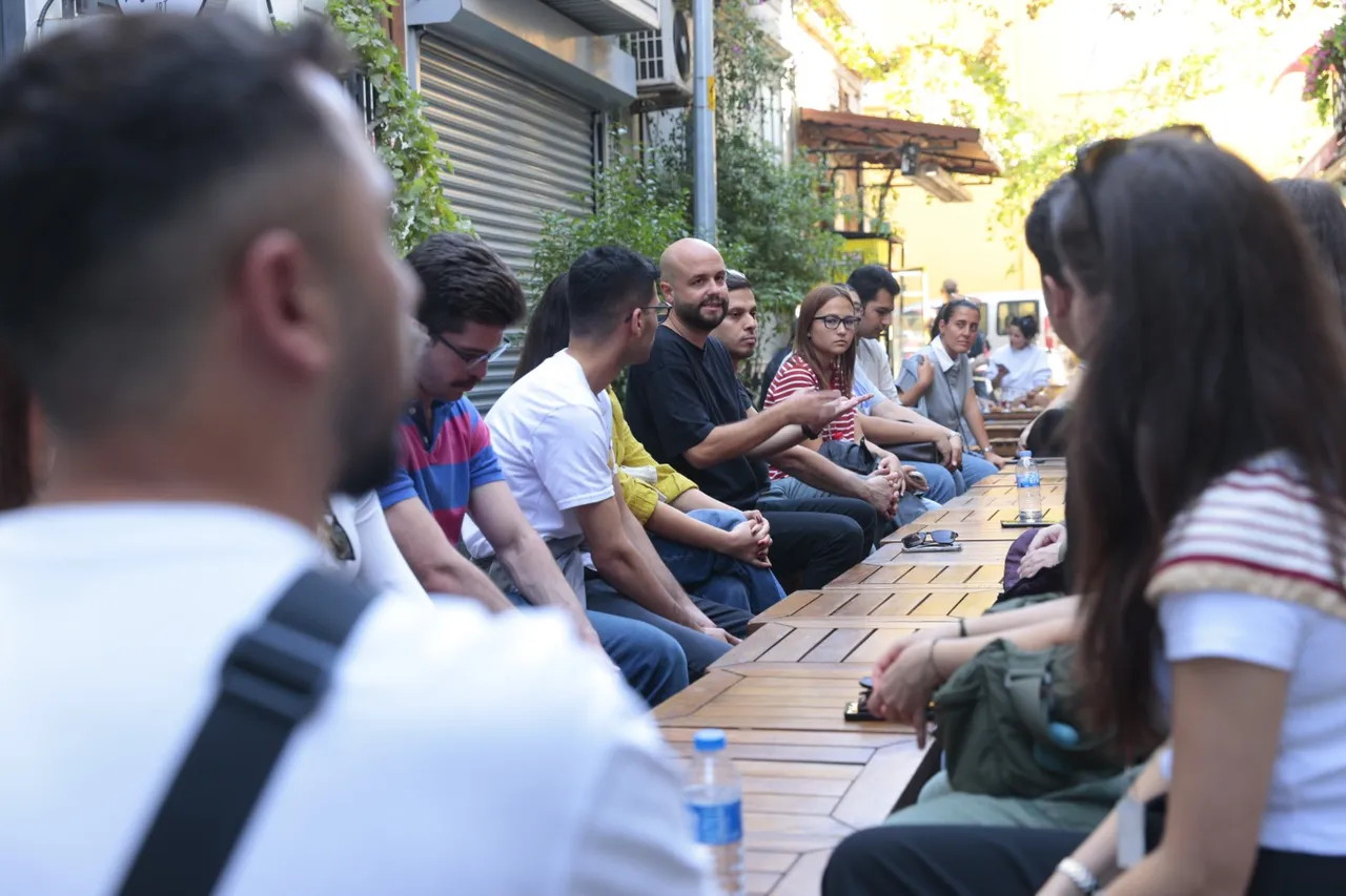 Konak'lı gençler yerel tarih gezisiyle Alsancak’ı keşfe çıktı