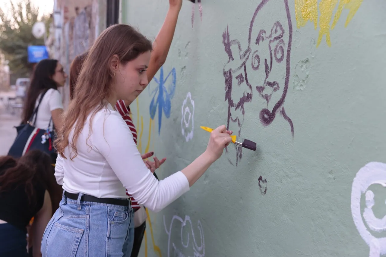 Konak'lı gençler yerel tarih gezisiyle Alsancak’ı keşfe çıktı