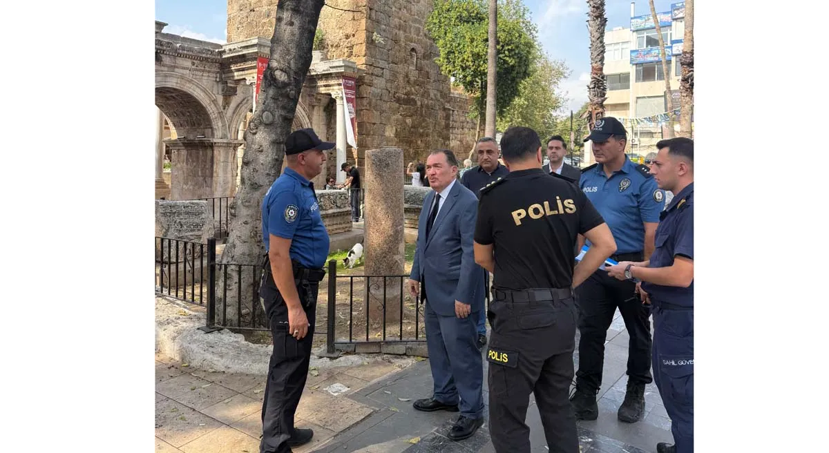 Muratpaşa Kaymakamı İhsan Kara Kaleiçi ve etrafında denetim yaptı
