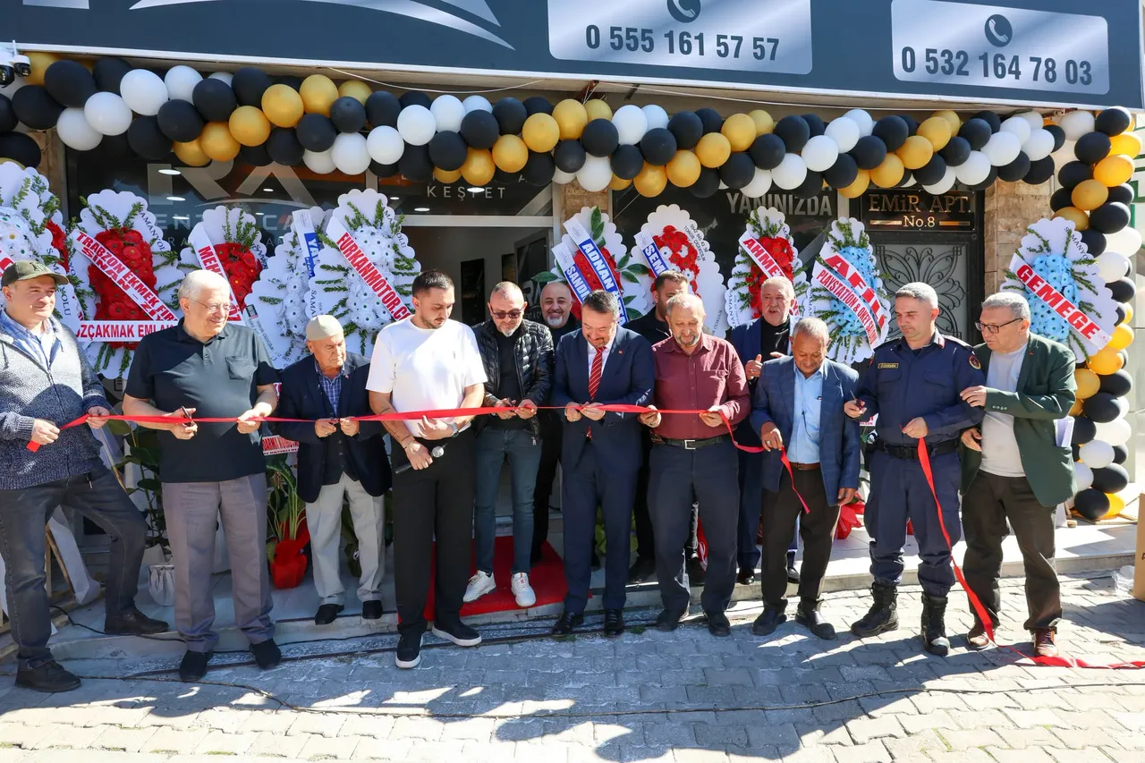 Sandıklı Belediye Başkanı Öztaş, Ramazan Aydoğan tarafından Sandıklı'ya kazandırılan RA Rent A Car işletmesinin açılış törenine katıldı