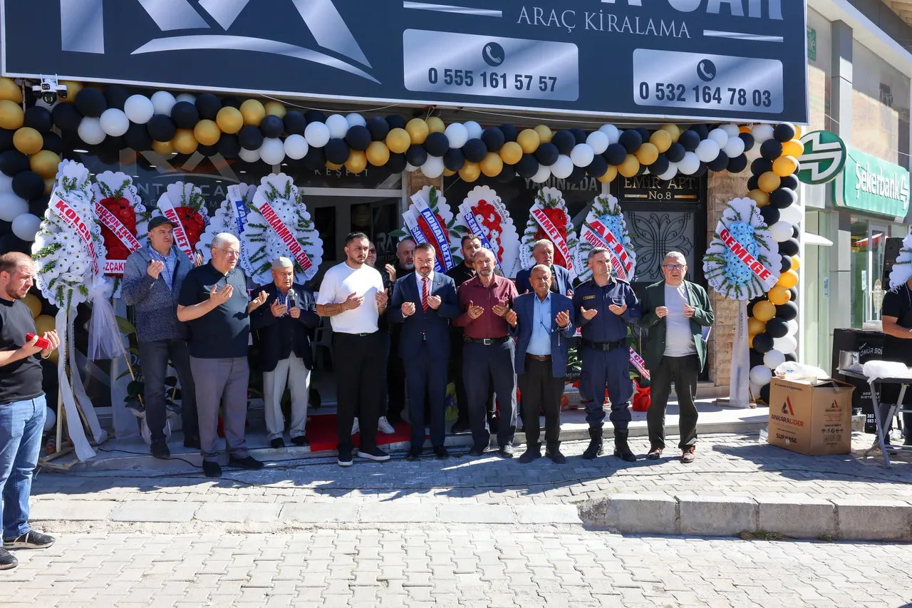 Sandıklı Belediye Başkanı Öztaş, Ramazan Aydoğan tarafından Sandıklı'ya kazandırılan RA Rent A Car işletmesinin açılış törenine katıldı