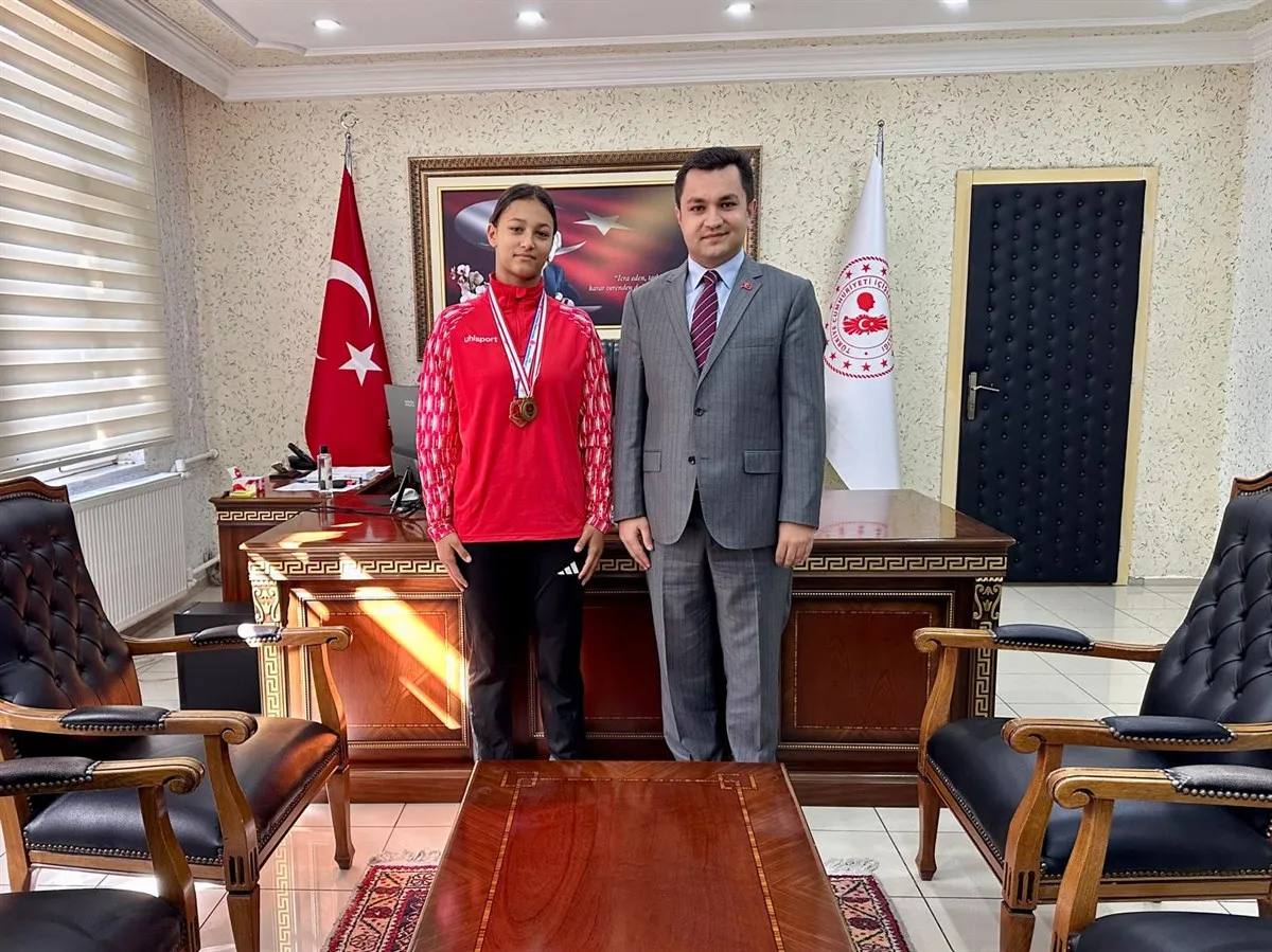 Kaymakam V. Emre AÇAR, Türkiye 3’üncüsü ve 66 kg Malatya Levent Kanyonu Turnuvası şampiyonu Aybüke KAPLAN ile ailesini ağırladı