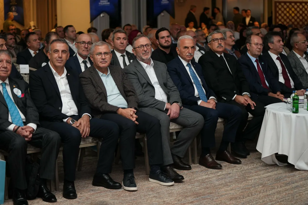 Ümraniye Belediyesi 2026-2027 Kültür ve sanat sezonu ödül töreniyle açıldı