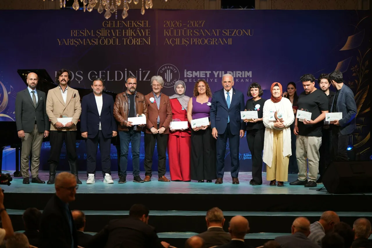 Ümraniye Belediyesi 2026-2027 Kültür ve sanat sezonu ödül töreniyle açıldı