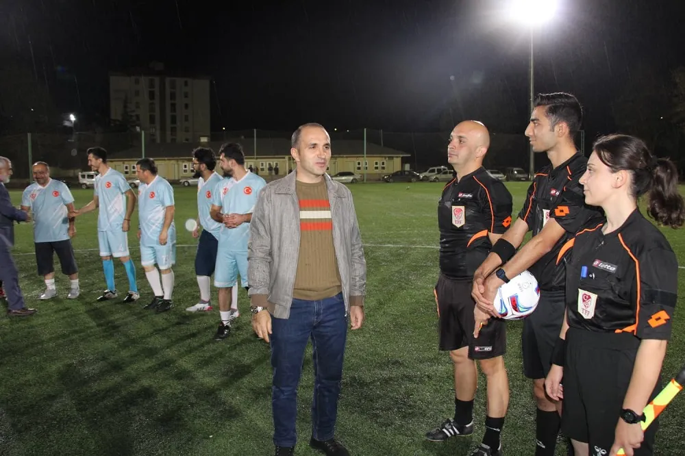 İskilip Kaymakamlığı koordinesinde düzenlenmekte olan “2026 Yılı Futbol Turnuvası” Bu gün yapılan açılış maçı ile başladı