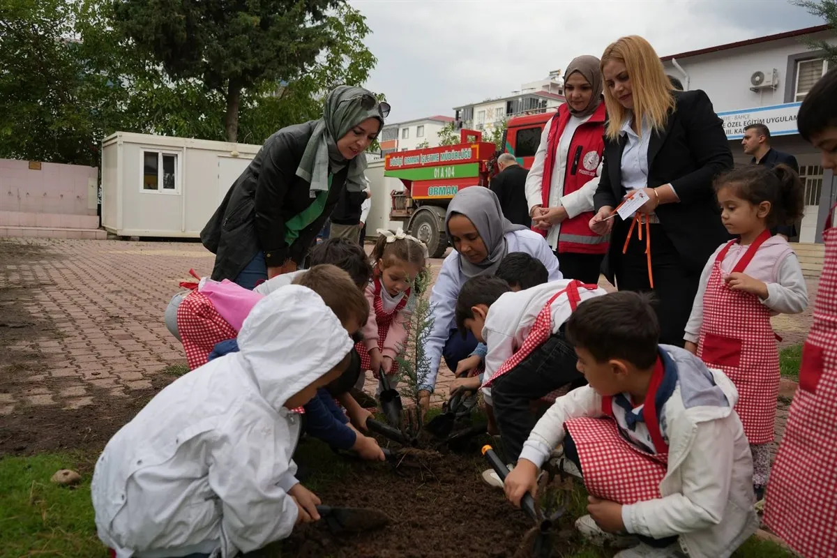 Bahçe Kaymakamı Çelik, düzenlenen fidan dikim etkinliğine katıldı