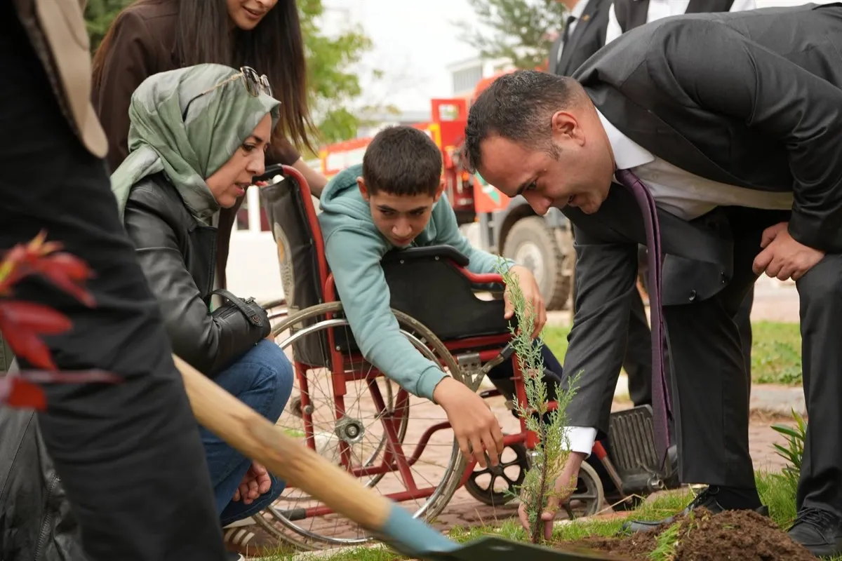 Bahçe Kaymakamı Çelik, düzenlenen fidan dikim etkinliğine katıldı