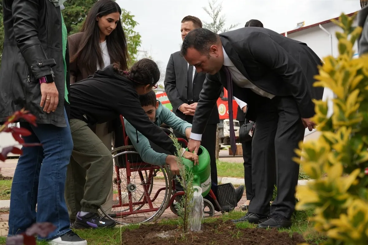 Bahçe Kaymakamı Çelik, düzenlenen fidan dikim etkinliğine katıldı