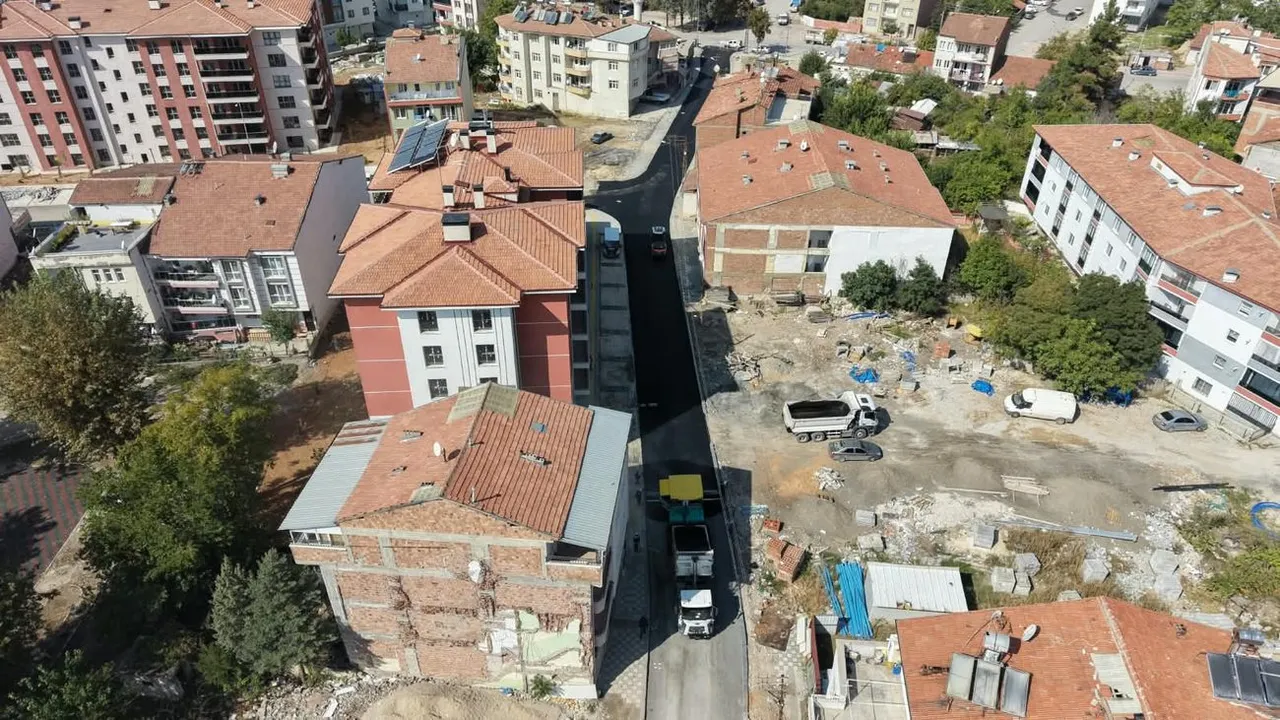 Battalgazi Belediyesi TOKİ konutlarının bağlantı yollarını asfaltladı