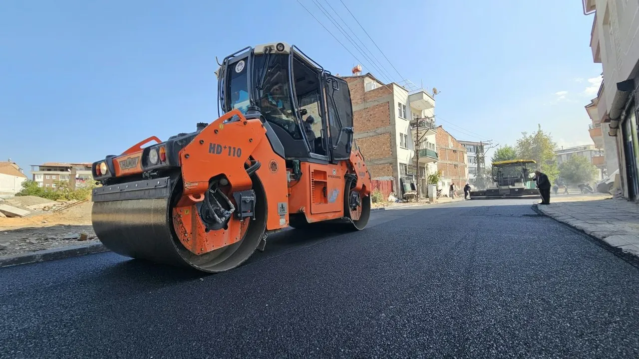 Battalgazi Belediyesi TOKİ konutlarının bağlantı yollarını asfaltladı