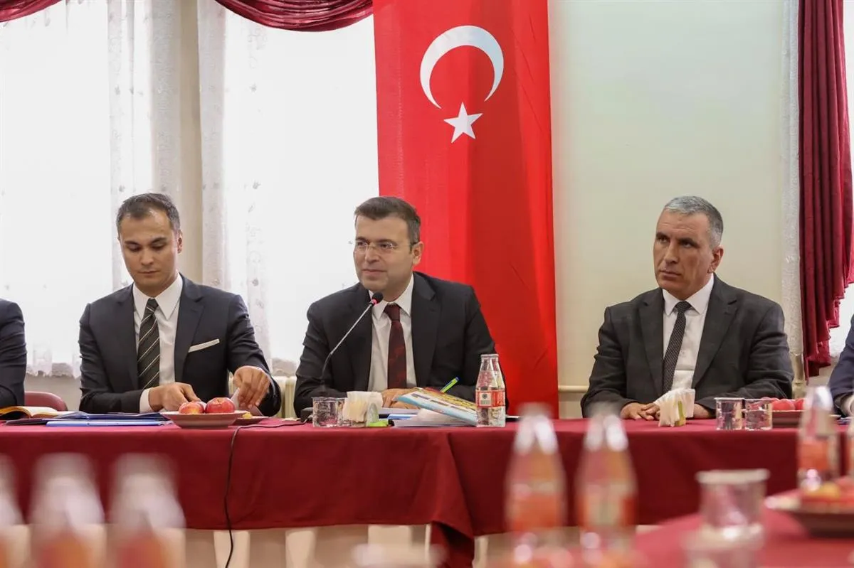 Niğde Valisi Akmeşe, Çamardı İlçesinde Muhtarlarla bir araya geldi