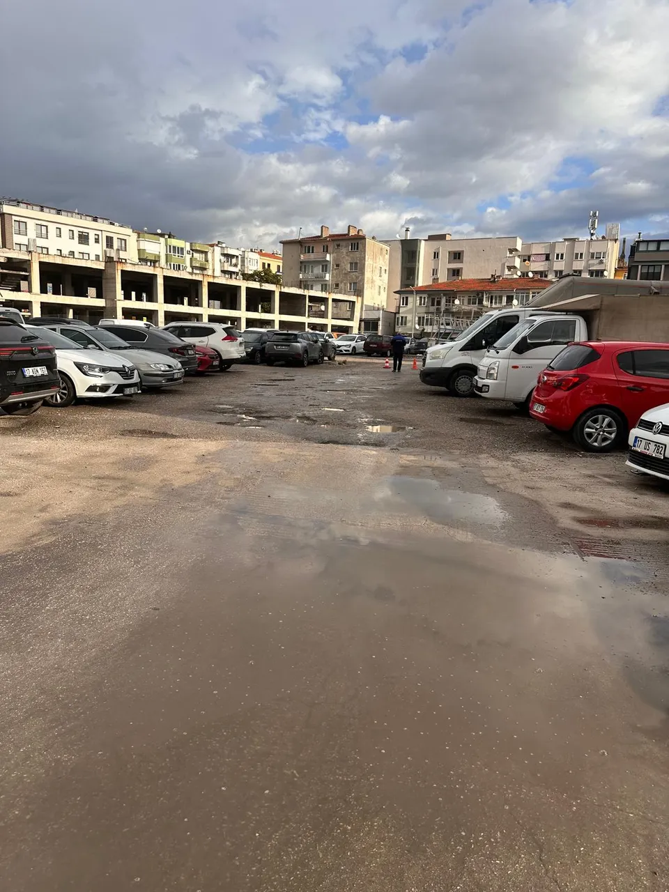 Cennet Otoparkı'nda zemin düzenleme çalışması gerçekleştirildi