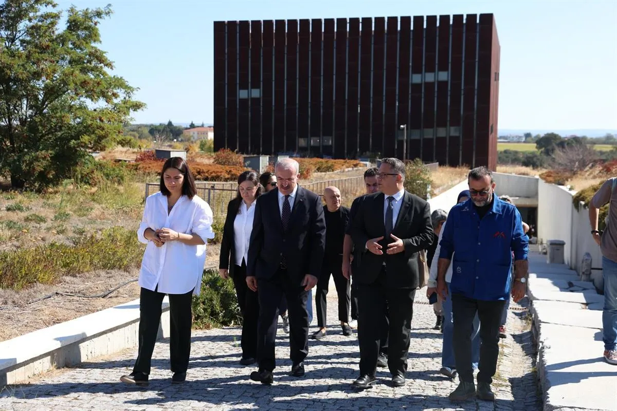 Çanakkale Valisi Toraman 10. Çanakkale Bienali’nin açılış törenine katıldı