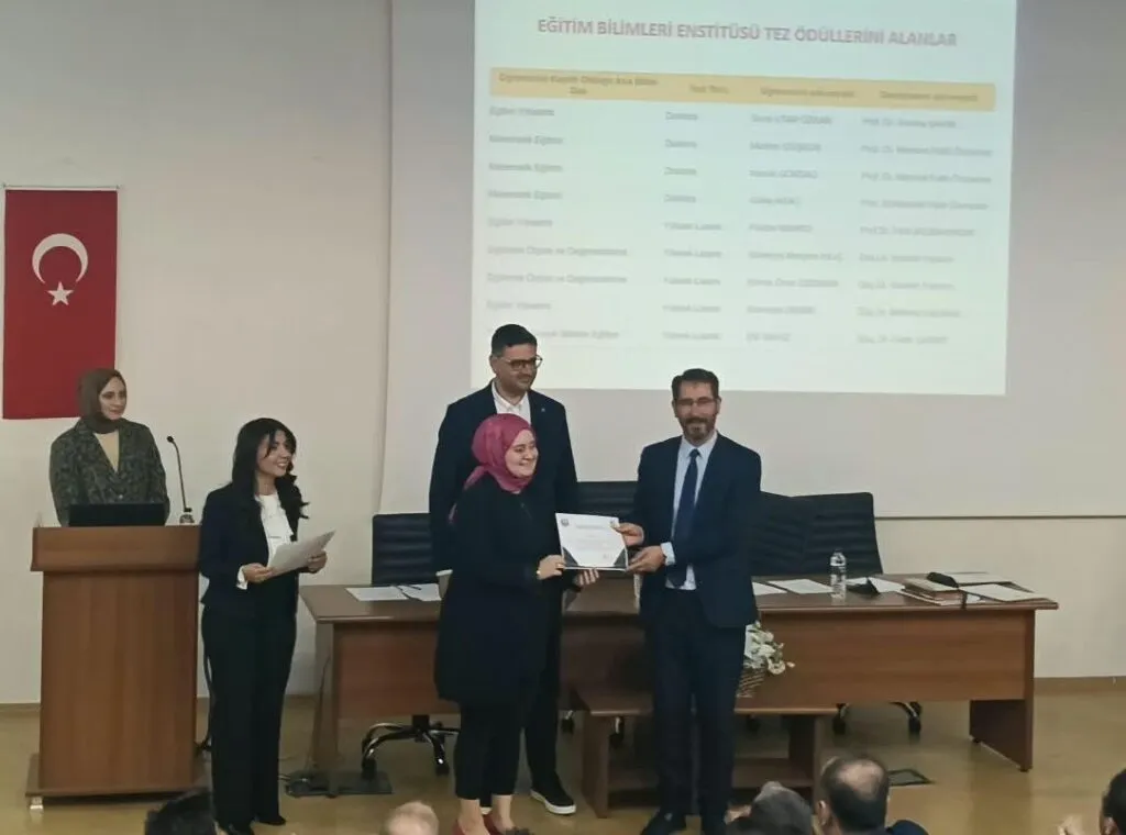 GAÜN’de nitelikli tez çalışmalarına teşekkür belgesi