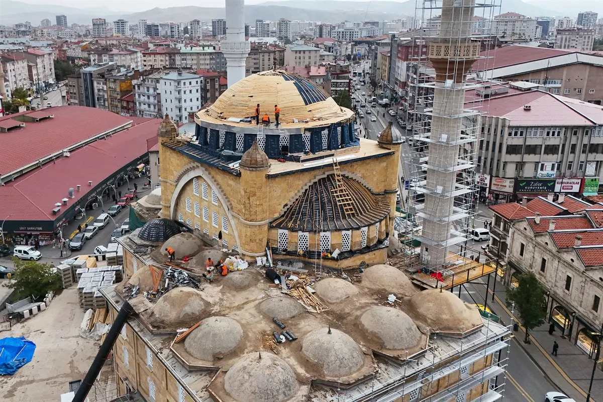 Paşa Camii'nde restorasyon çalışmaları sürüyor